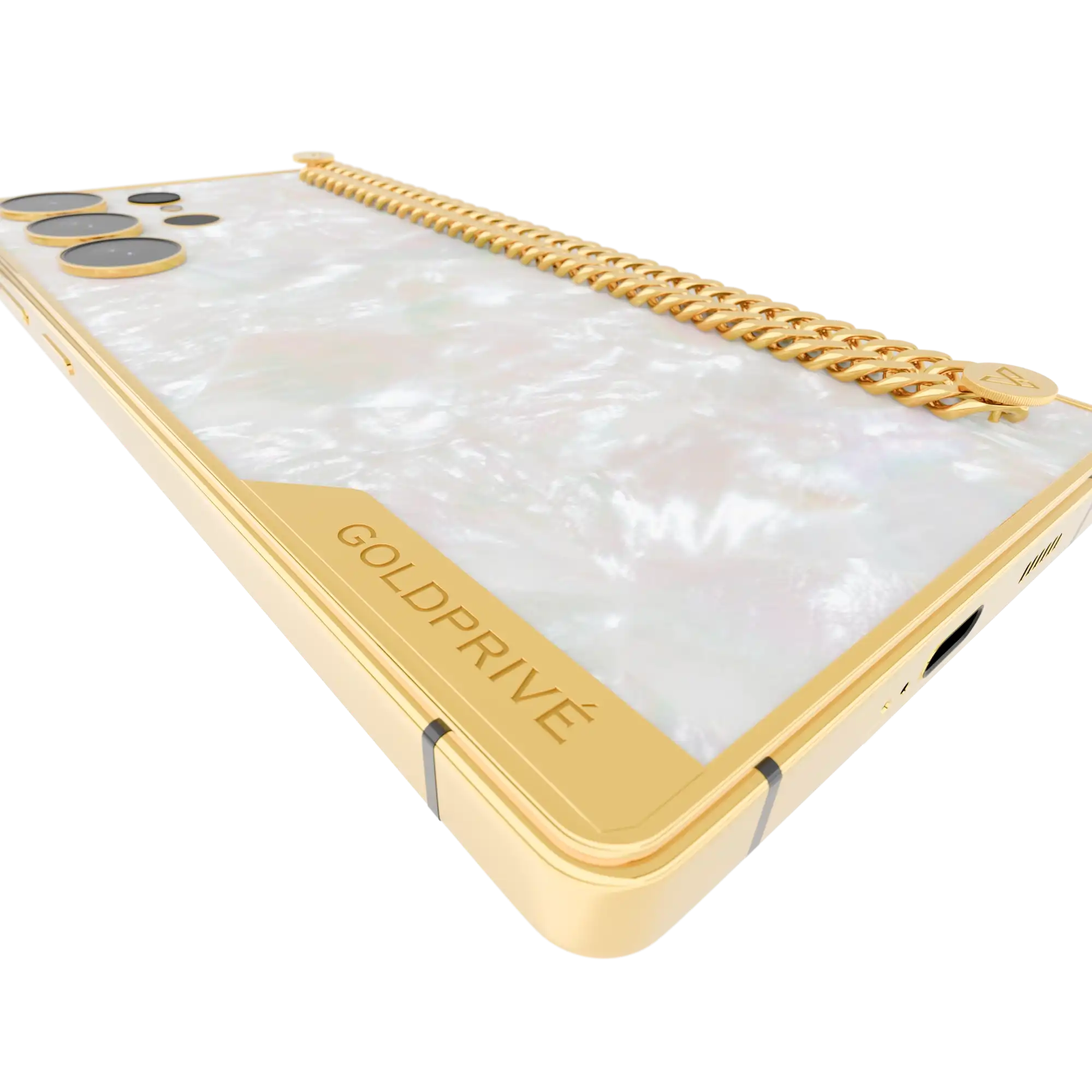 Regal Gold Samsung Galaxy S26 Ultra close-up of the curb chain lying on the mother of pearl panel with the plaque