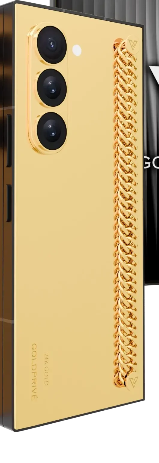 Sovereign Link Gold Samsung Galaxy Z Fold8 Ultra close-up of the 24K Gold curb chain on a polished panel