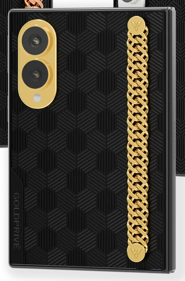 Ledger Link Gold Samsung Galaxy Z Fold8 close-up of the 24K Gold curb chain and its pointed end cap